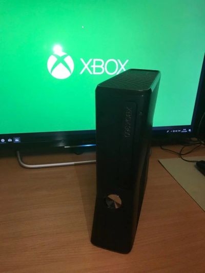 Лот: 10858369. Фото: 1. XBOX 360 Slim c Очень хорошей... Консоли