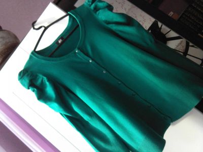 Лот: 5270830. Фото: 1. Зелёная кофточка (бренд H&M) 46-48р... Свитеры, толстовки, худи