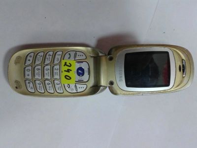 Лот: 6202829. Фото: 1. Сотовый телефон Samsung E330... Кнопочные мобильные телефоны