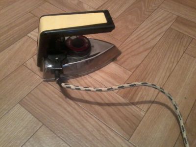 Лот: 4917353. Фото: 1. Утюг компактный УТМ-400-0.8. Утюги, парогенераторы, отпариватели