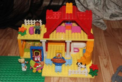 Лот: 4410326. Фото: 1. Lego duplo, семейный дом. Конструкторы