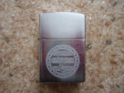 Лот: 5170716. Фото: 1. Зажигалка Zippo + бензин. Зажигалки, спички, пепельницы