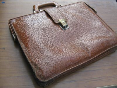 Лот: 19139456. Фото: 1. Портфель (кожа, лаковая, б/у). Портфели, ранцы
