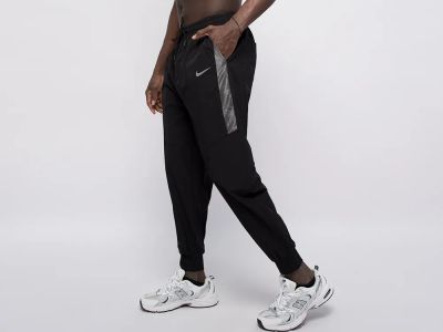 Лот: 20837667. Фото: 1. Брюки спортивные Nike. Брюки, джинсы, шорты
