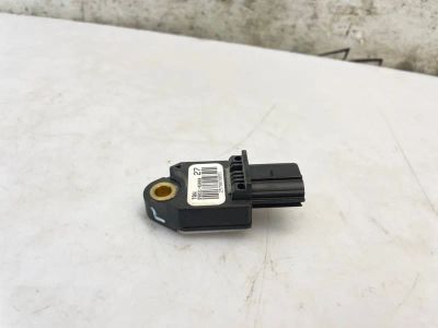 Лот: 25628658. Фото: 1. датчик airbag toyota corolla ZZE150L. Двигатель и элементы двигателя