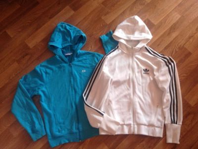 Лот: 7997094. Фото: 1. Две спортивные кофты 42-44 Р. Свитеры, толстовки, худи