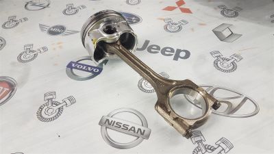 Лот: 23591630. Фото: 1. Поршень с шатуном Honda Stream... Двигатель и элементы двигателя