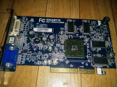 Лот: 5145715. Фото: 1. видеокарта Radeon 9550 без охлаждения... Видеокарты