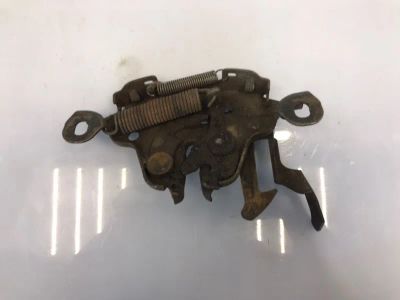 Лот: 21705724. Фото: 1. замок капота Nissan Sunny FB15. Двигатель и элементы двигателя