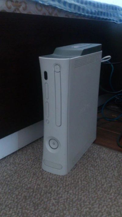 Лот: 3383957. Фото: 1. XBOX 360 Arcade 250GB + 2 джойстика... Игровые приставки, консоли