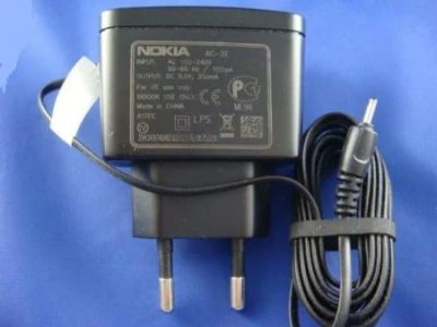 Лот: 3301743. Фото: 1. Две зарядки Nokia AC-3E оригинал... Зарядные устройства, блоки питания, адаптеры сетевые для смартфонов