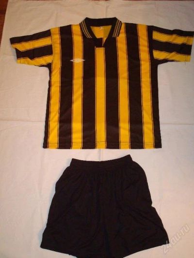 Лот: 124984. Фото: 1. Футбольная форма фирмы UMBRO. Другое (обмундирование и экипировка)
