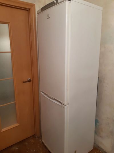 Лот: 18455975. Фото: 1. Холодильник Indesit SB200. Холодильники, морозильные камеры