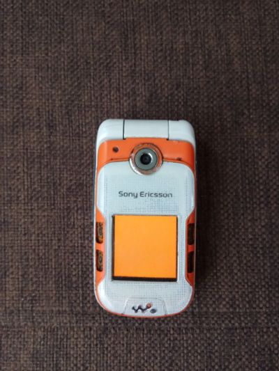 Лот: 13724545. Фото: 1. Телефон Sony Ericsson W710i с... Кнопочные мобильные телефоны