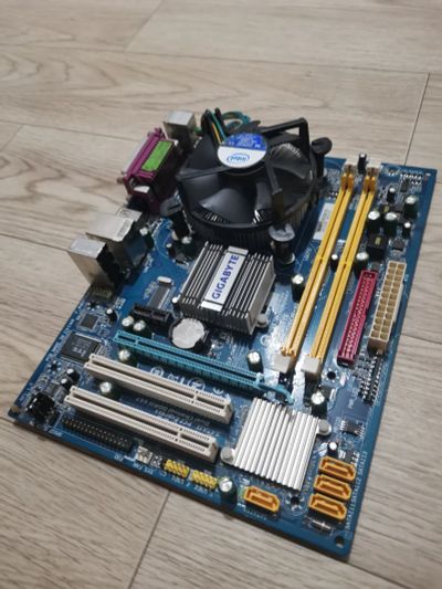Лот: 23509166. Фото: 1. Материнская плата Gigabyte GA-945GCM-S2L... Комплекты запчастей