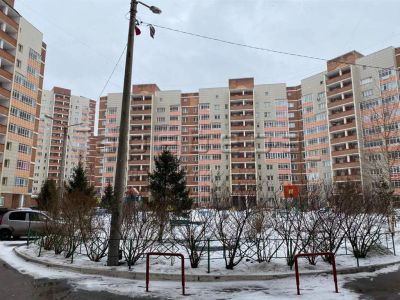 Лот: 20032519. Фото: 1. 1-комнатная квартира на ул. Мате... Квартиры, студии