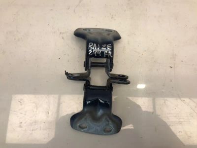 Лот: 21704149. Фото: 1. кронштейн двери Toyota Raize A200A. Двигатель и элементы двигателя