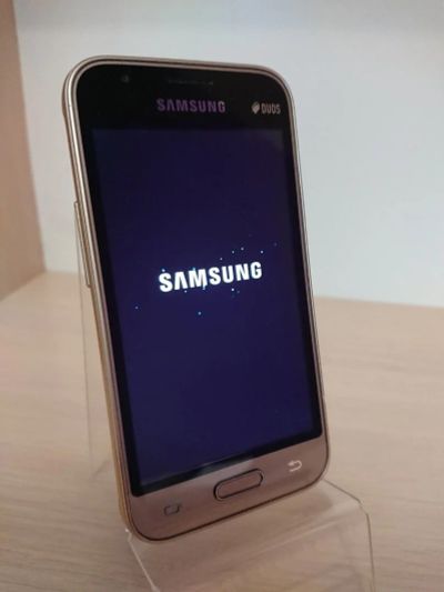 Лот: 12958523. Фото: 1. Смартфон Samsung Galaxy J1 Mini... Смартфоны