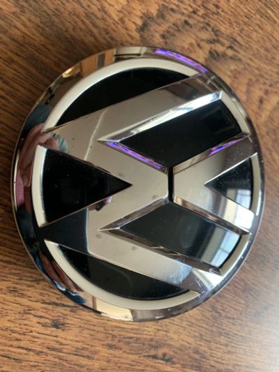 Лот: 19015314. Фото: 1. Шильдик Volkswagen Polo. Кузов