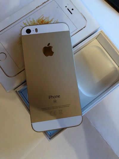 Лот: 15429938. Фото: 1. iPhone SE. Смартфоны