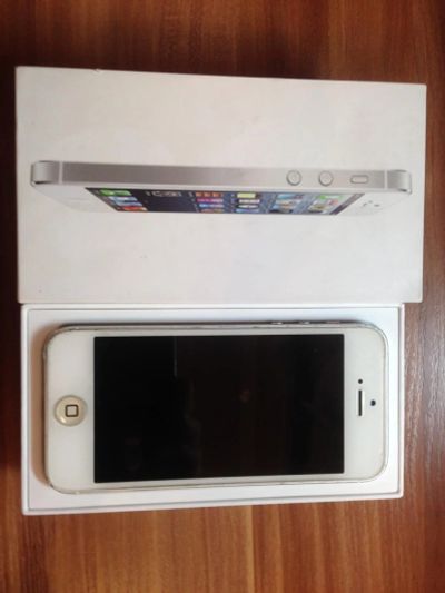 Лот: 7303282. Фото: 1. iphone 5 16 gb white. Смартфоны