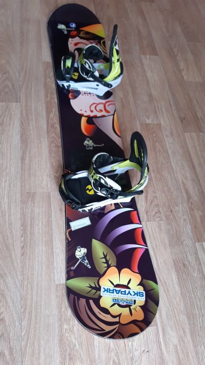 Лот: 18898564. Фото: 1. Сноуборд USD snowboards с креплениями... Сноуборды