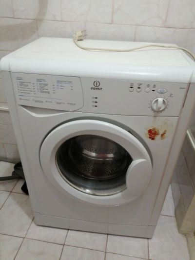 Лот: 14411740. Фото: 1. Стиральная машина Indesit WISN... Стиральные машины