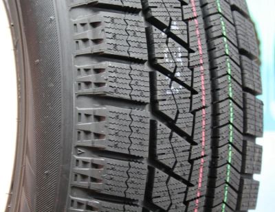 Лот: 10351110. Фото: 1. Bridgestone Blizzak VRX. Шины на дисках