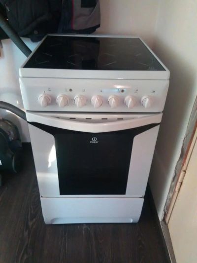 Лот: 9861075. Фото: 1. Электроплита indesit (Индезит). Плиты, духовые шкафы, варочные поверхности