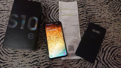 Лот: 14549747. Фото: 1. Samsung Galaxy s10e на гарантии... Смартфоны