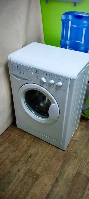 Лот: 21067389. Фото: 1. Стиральная машина indesit 5кг... Стиральные машины