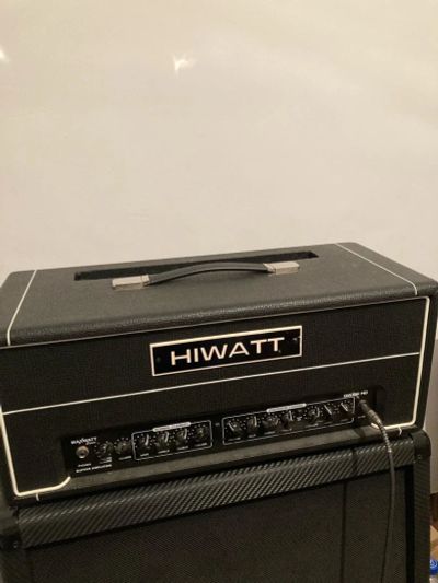 Лот: 19026381. Фото: 1. Гитарный усилитель Hiwatt Maxwatt... Гитарные эффекты и комбоусилители
