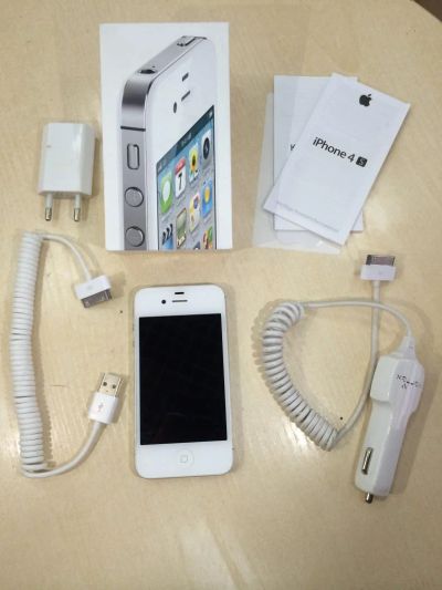 Лот: 4489973. Фото: 1. Iphone 4S 16 gb белый. Смартфоны