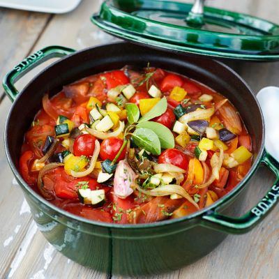 Лот: 24941799. Фото: 1. Кокот Staub круглый 4,6л, зеленый. Кастрюли