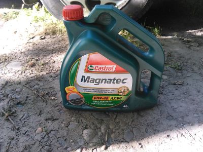 Лот: 2982228. Фото: 1. "castrol magnatec" 10/40 4л. полусинтетика... Масла, жидкости
