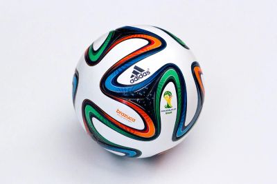 Лот: 4281127. Фото: 1. Футбольный мяч Adidas Brazuca. Мячи, ракетки, шайбы, клюшки
