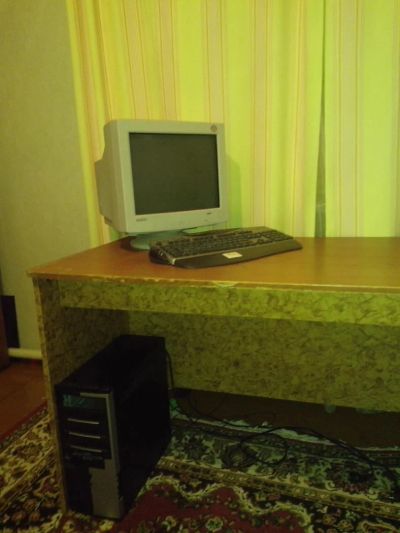 Лот: 4706532. Фото: 1. пк Asus,монитор Samtron.512 Мб... Компьютеры в сборе