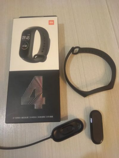 Лот: 17196217. Фото: 1. Xiaomi mi band 4 Б/У без NFC. Смарт-часы, фитнес-браслеты, аксессуары