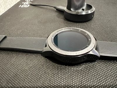 Лот: 18439196. Фото: 1. Samsug Galaxy Watch 42mm. Смарт-часы, фитнес-браслеты, аксессуары