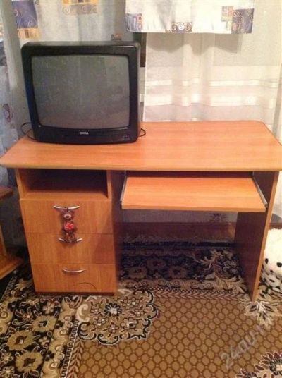 Лот: 2475300. Фото: 1. Стол компьютерный/письменный. Другое (офисная мебель и домашние кабинеты)