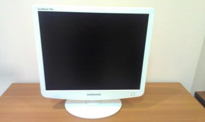 Лот: 4857920. Фото: 1. Монитор Samsung б/у в отличном... ЖК-мониторы