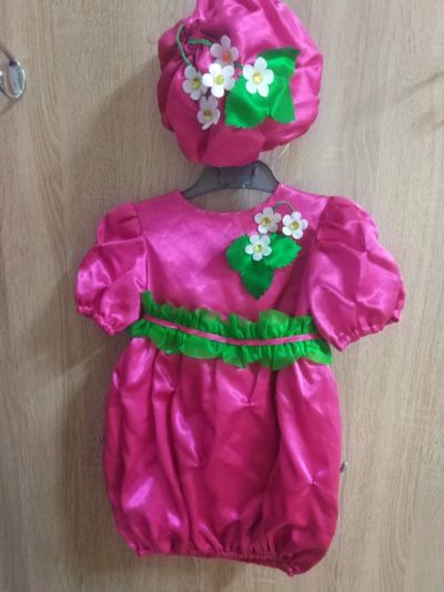 Лот: 14840579. Фото: 1. Новогодний костюм клубнички, 1... Детские карнавальные, праздничные костюмы