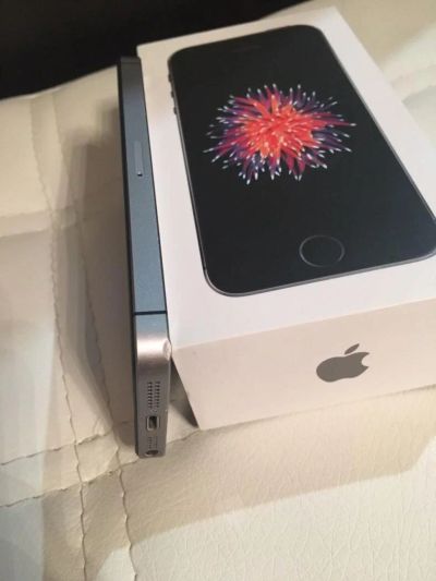 Лот: 10883939. Фото: 1. iPhone 5SE 32. Чехлы, бамперы