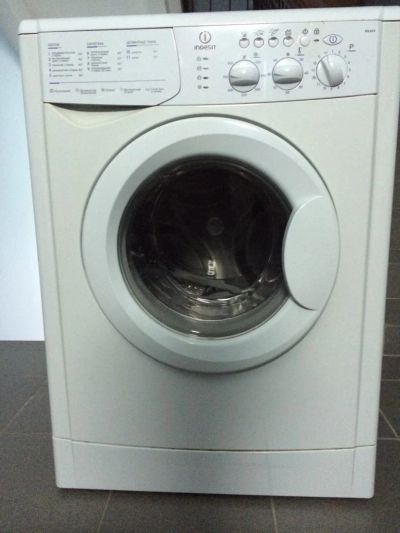 Лот: 4347820. Фото: 1. Стиральная машина indesit wil82x... Стиральные машины