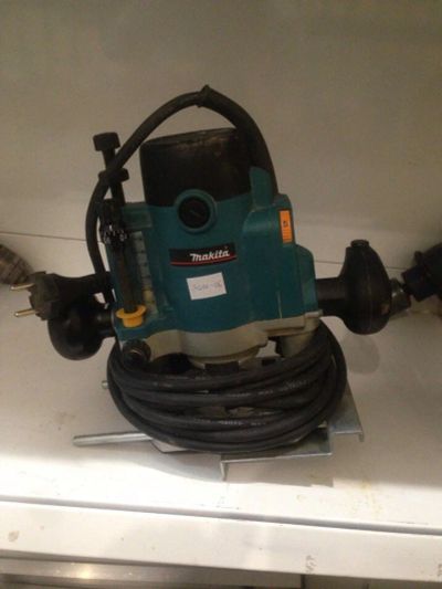 Лот: 10654512. Фото: 1. Фрезер Makita RP1110C. Электроинструмент