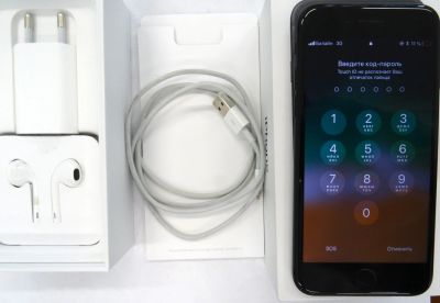 Лот: 11815796. Фото: 1. iPhone 7 Jet Black 128 Гб. Смартфоны