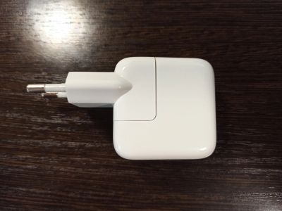 Лот: 18862544. Фото: 1. Сетевое зарядное устройство Apple... Зарядные устройства, блоки питания, адаптеры сетевые для смартфонов