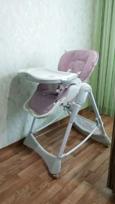 Лот: 11508490. Фото: 1. Стульчик для кормления Happy Baby... Стульчики для кормления