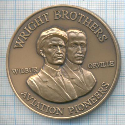 Лот: 17185448. Фото: 1. США 2003 Медаль 100 лет авиации... Сувенирные