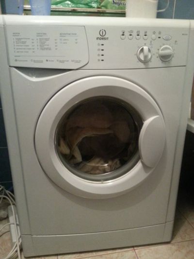 Лот: 12490154. Фото: 1. Стиральная машина Indesit WISL103. Стиральные машины